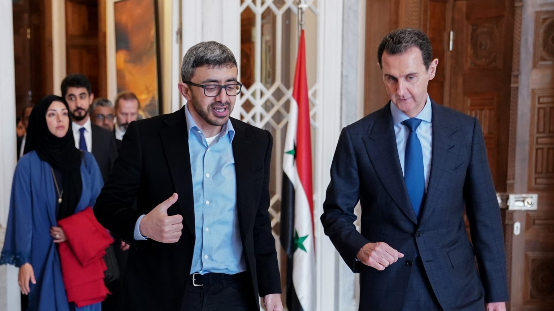 وزير خارجية الإمارات يزور سوريا.. ويتفقد مناطق متضررة من الزلزال