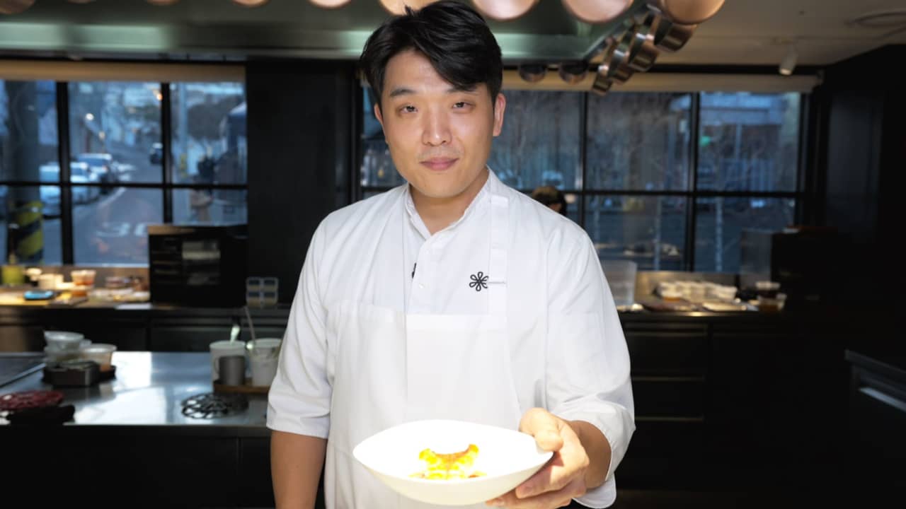 240325172339-mosu-seoul-chef-sung-anh.jpg