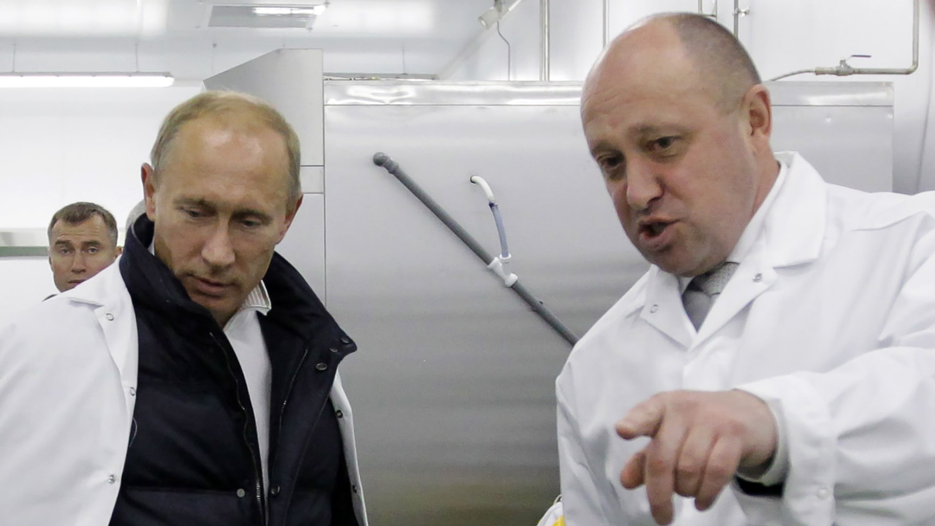 "روسي ضد روسي".. رئيس فاغنر يقول إن بوتين "قطع" كل سبل التواصل معه ويكشف "ما هو غير طبيعي"