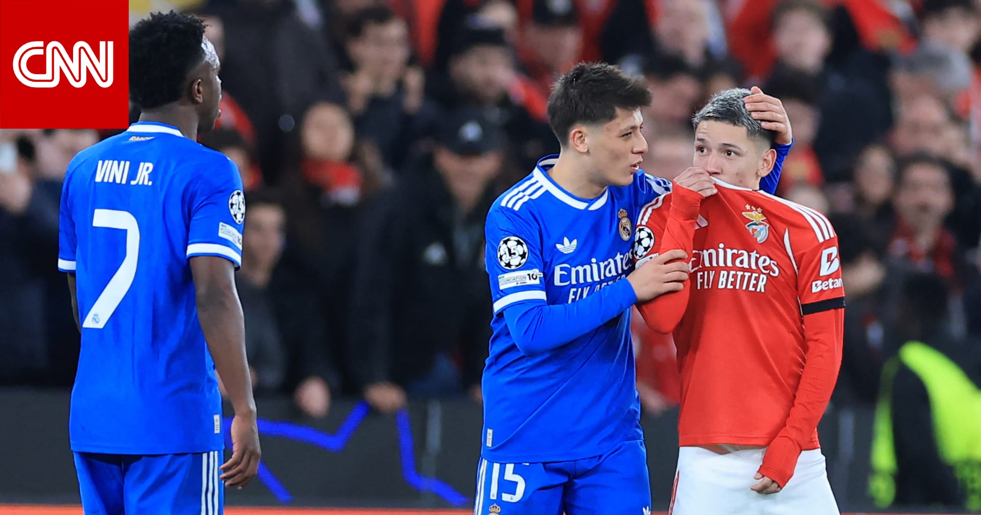 رئيس "فيفا" يؤيد طرد اللاعبين الذين يغطون أفواههم أثناء المشاجرات