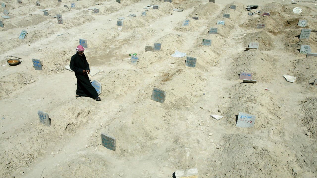 صوت "طرق" مزعوم داخل قبر وهوية من دفن فيه يثير ضجة في العراق