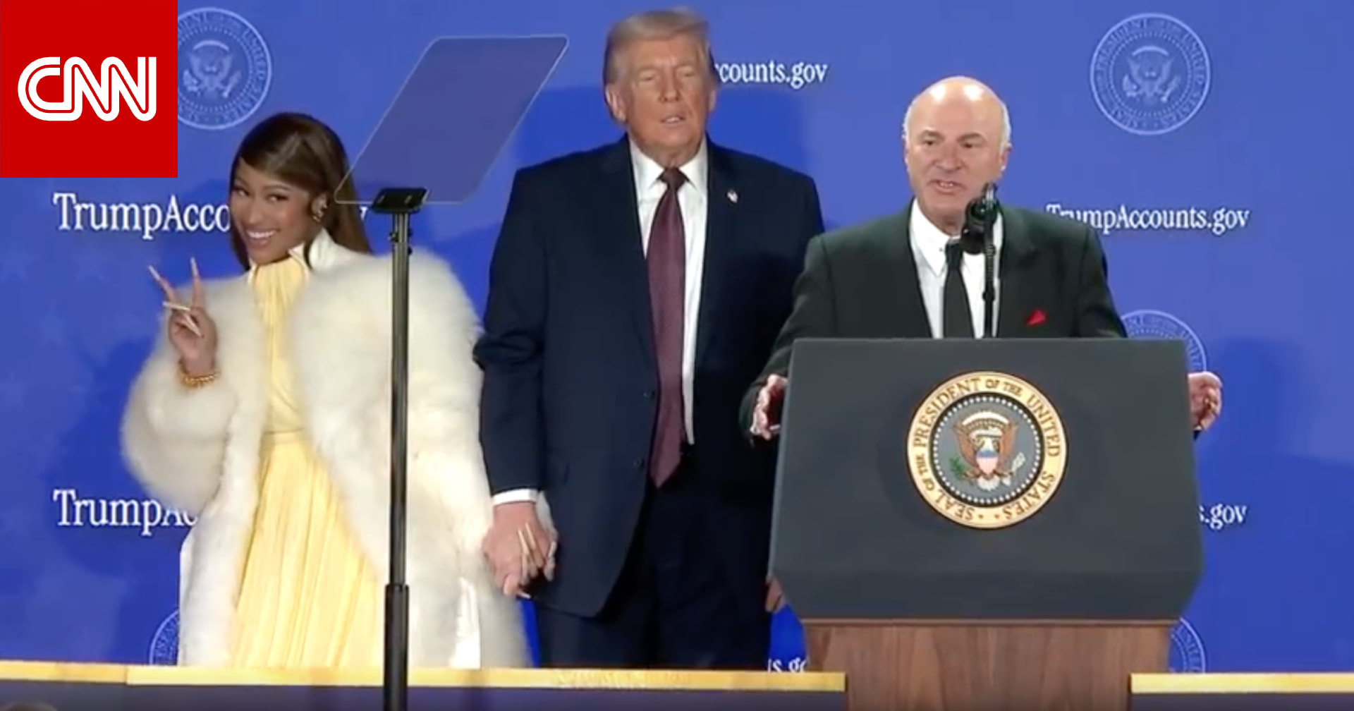 رد عليها بمزحة.. نيكي ميناج أمام ترامب: أعتقد أنني المُعجبة الأولى له