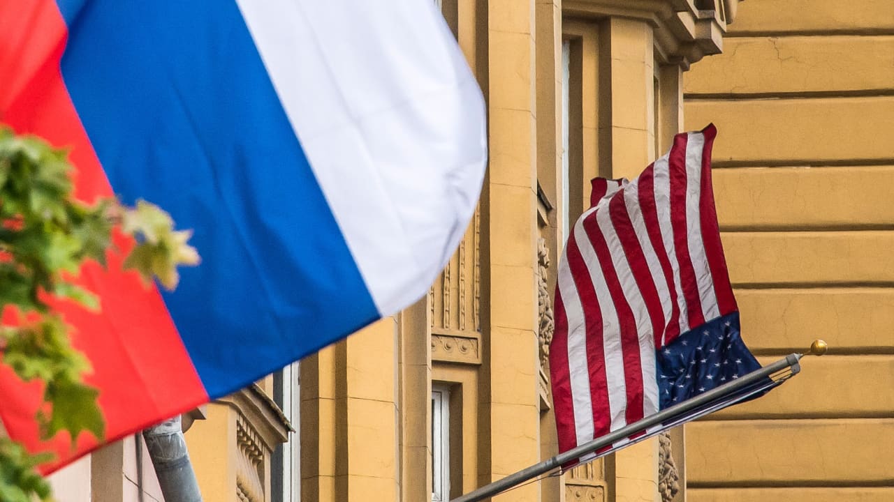 روسيا تحذر أمريكا من الرد على طرد الدبلوماسيين من موسكو بسبب "التواصل مع جاسوس"