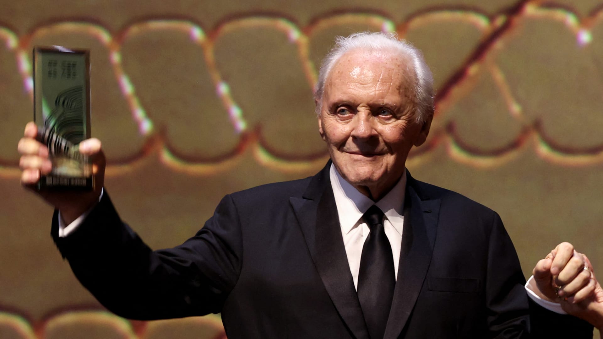 مهرجان "البحر الأحمر السينمائي" يكرم أنتوني هوبكنز وإدريس إلبا