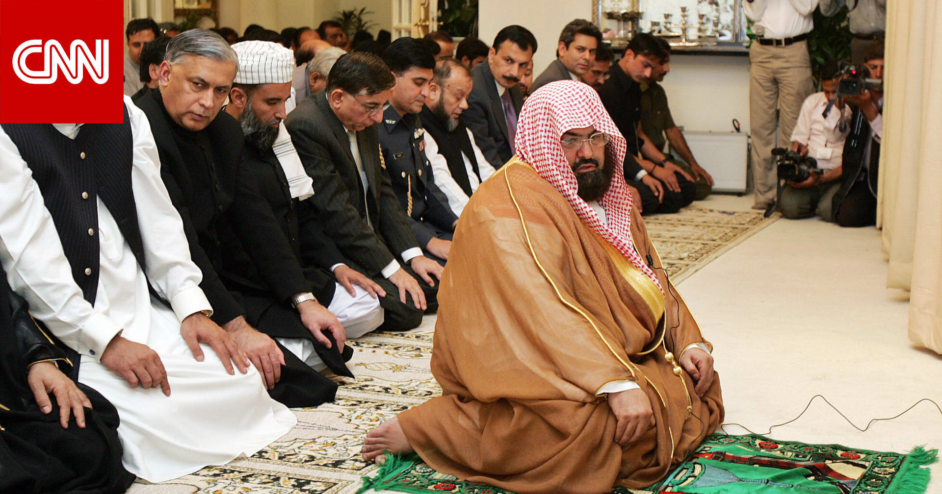 السعودية.. الشيخ السديس يعلق على إلقاء شخص لنفسه من صحن المطاف وما فعله رجل الأمن 