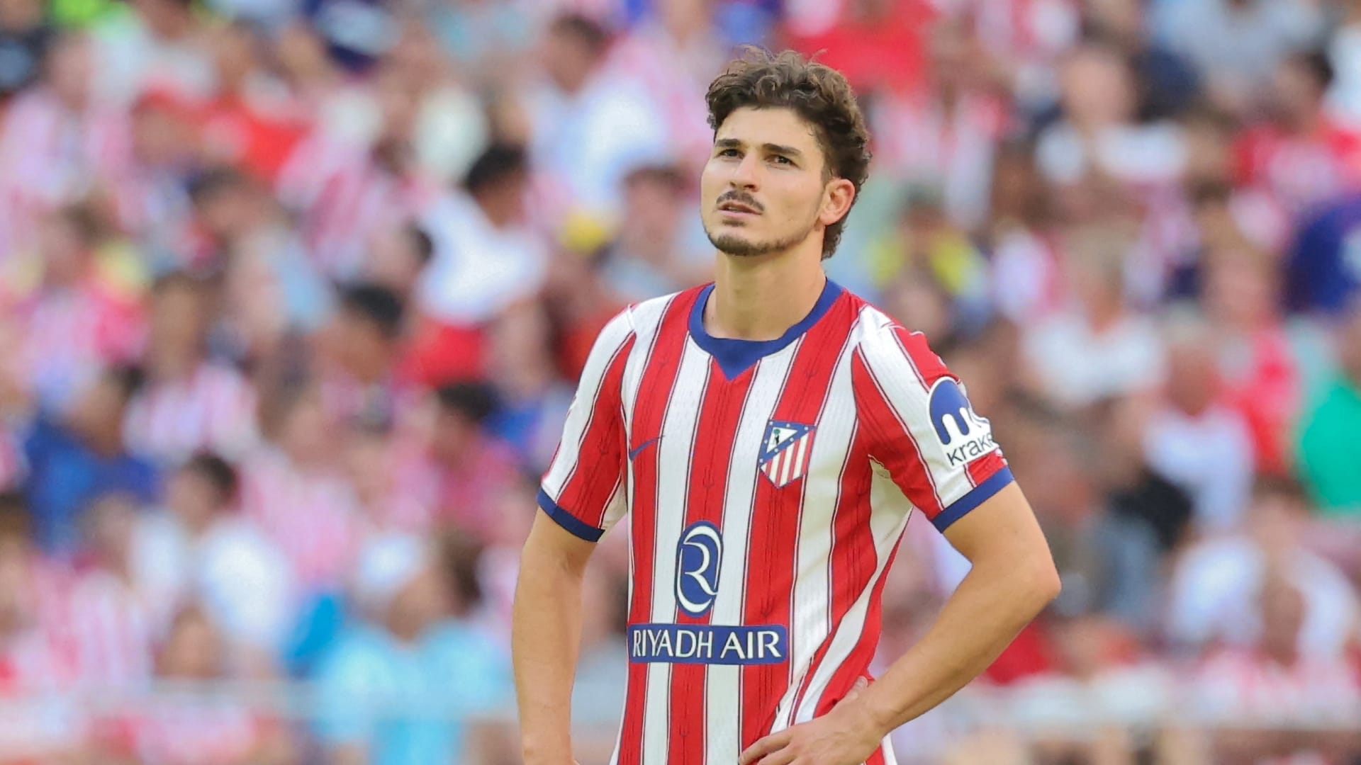 كيف اعتذر ألفاريز لجماهير أتلتيكو مدريد بعد تصريحات صادمة عن مستقبله؟