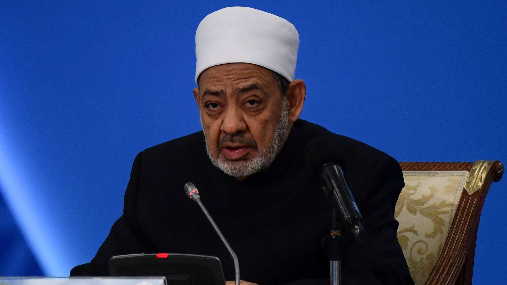 باللغة الفارسية.. شيخ الأزهر يدين استمرار الغارات الإسرائيلية على إيران