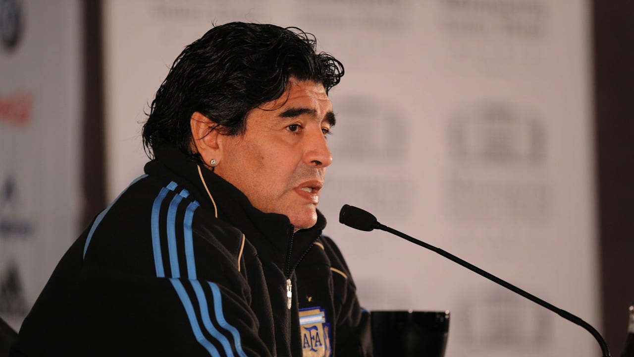 قضية "وفاة مارادونا".. قرار قضائي جديد يُعيد المحاكمة إلى نقطة الصفر 