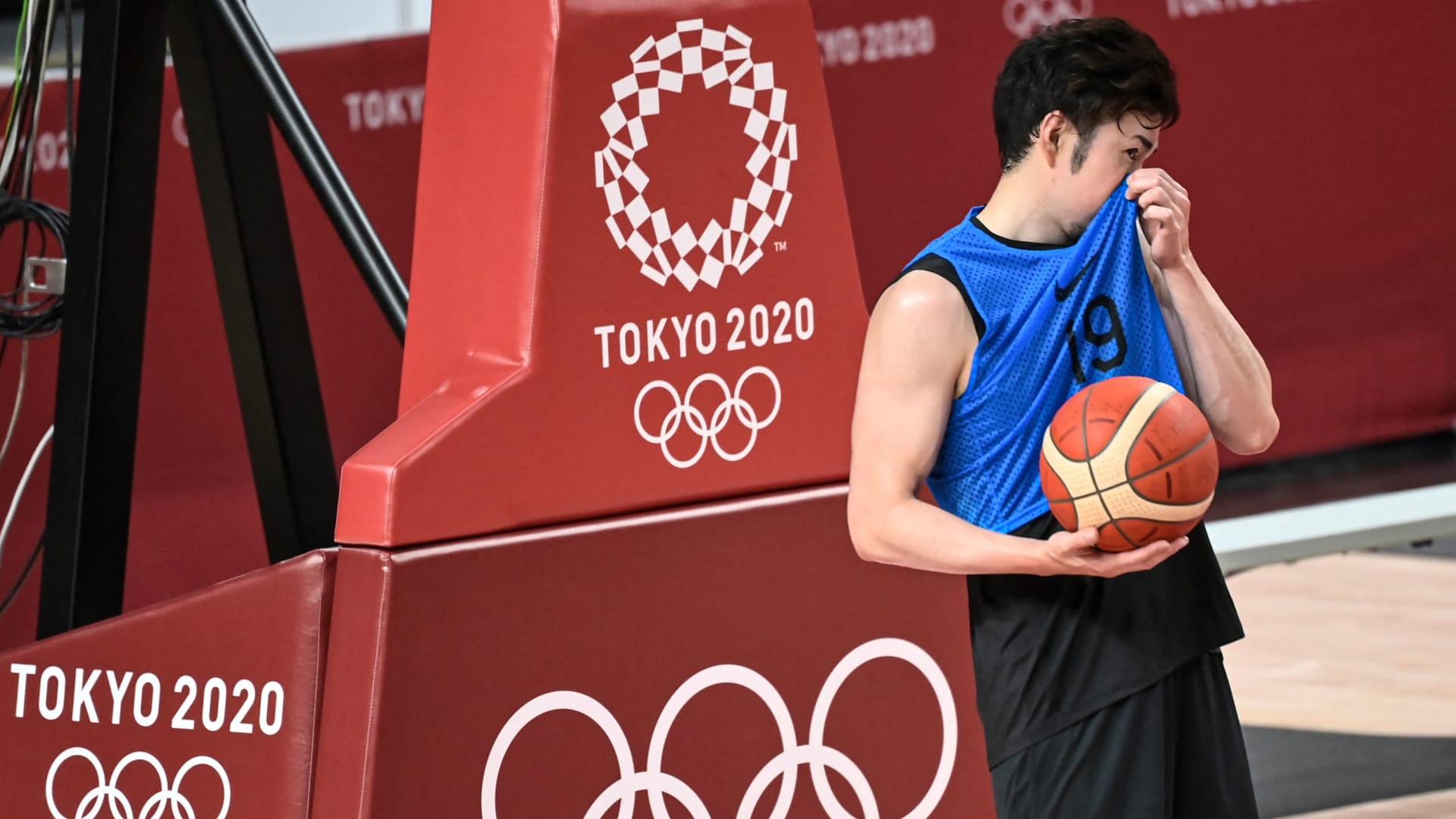 بعضهم قفز على الأسرّة بشدّة.. ما الذي يفعله الرياضيون داخل القرية الأولمبية بطوكيو؟
