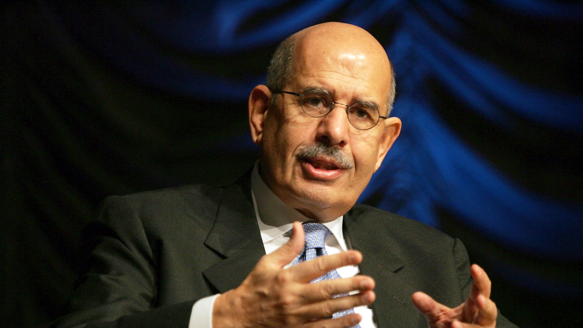 "لا صلة لها بالديمقراطية".. البرادعي ينتقد إجراء الأنظمة السياسية انتخابات في غياب الحريات 1 "لا صلة لها بالديمقراطية".. البرادعي ينتقد إجراء الأنظمة السياسية انتخابات في غياب الحريات