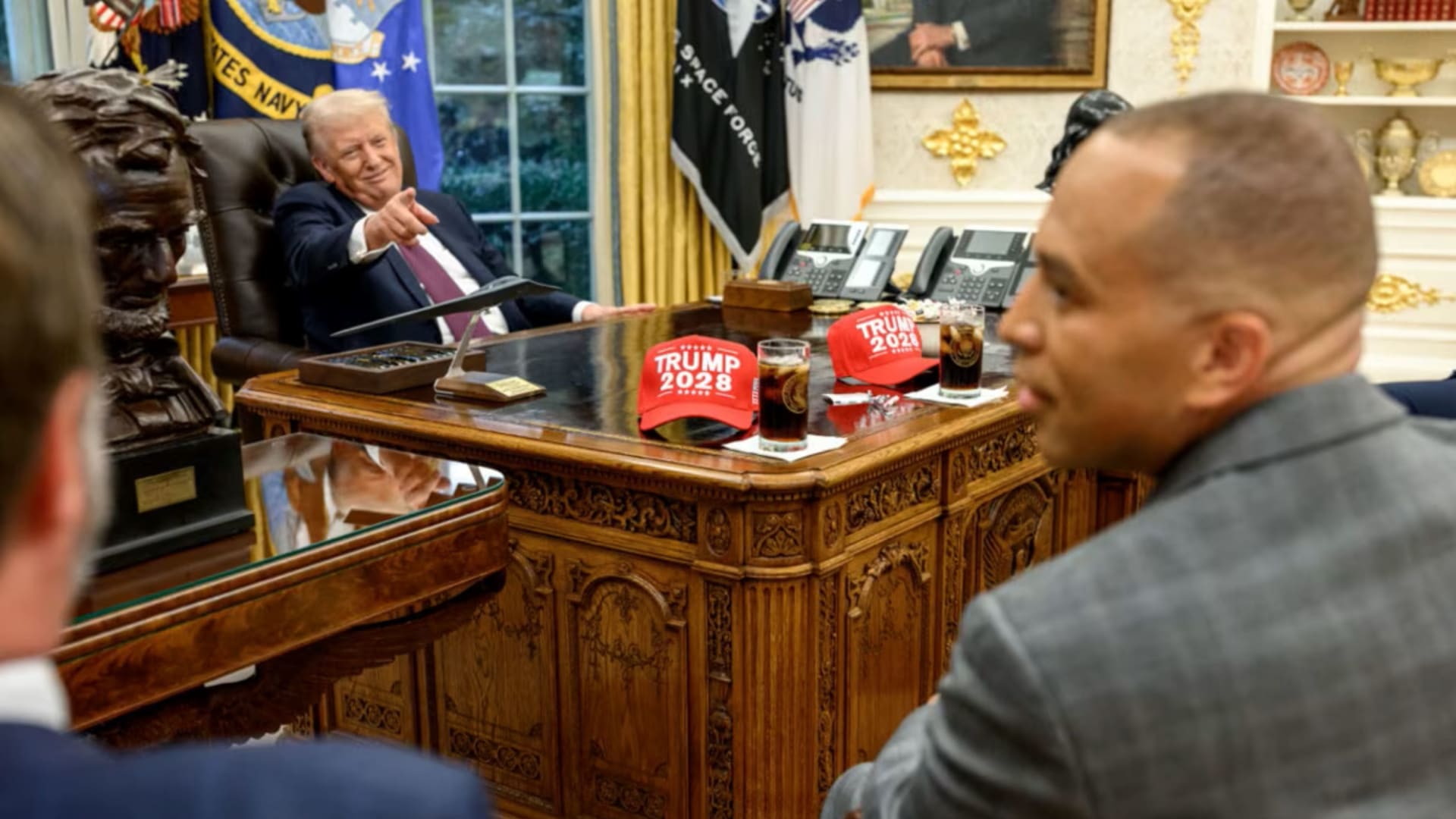 لماذا يحتاج ترامب إلى استمرار الحديث عن ولايته الثالثة