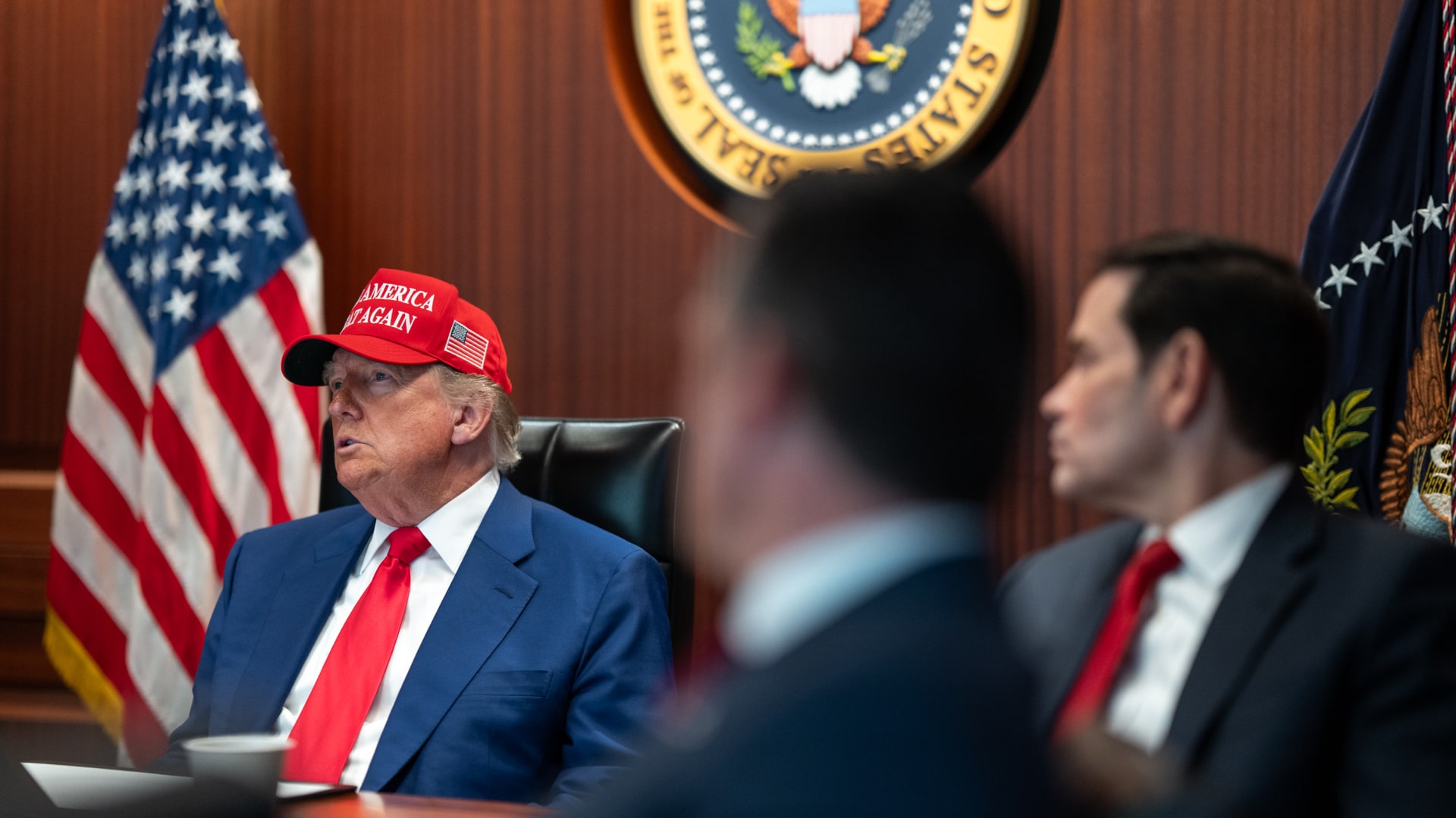 "ضربة حاسمة تجبر النظام على قبول شروط أمريكا".. مصادر تكشف لـCNN ما تفكر فيه إدارة ترامب تجاه إيران