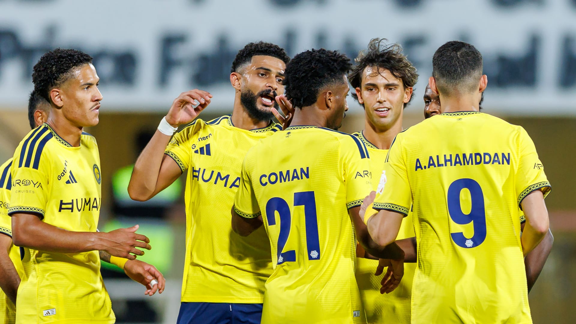 تصرف "لافت" من لاعبي النصر مع حارسهم بعد هفواته في لقاء الاتفاق