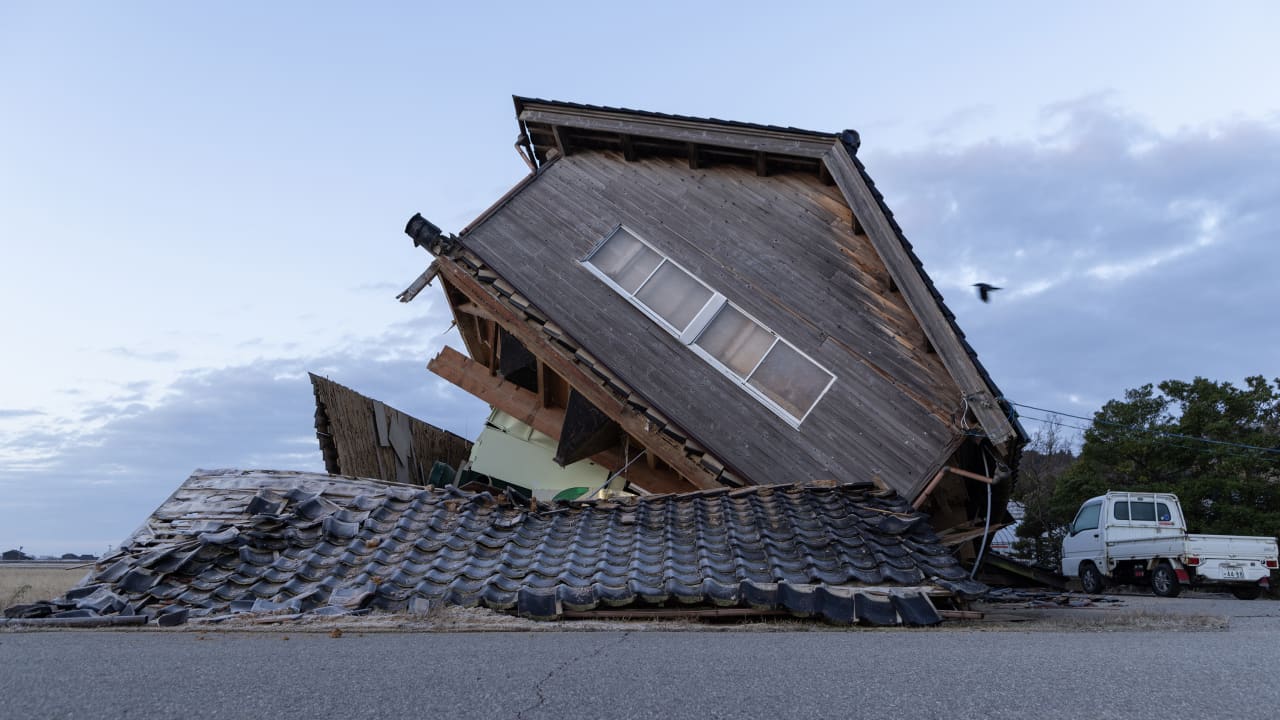 اليابان ترفع جميع التحذيرات من حدوث تسونامي جراء الزلزال