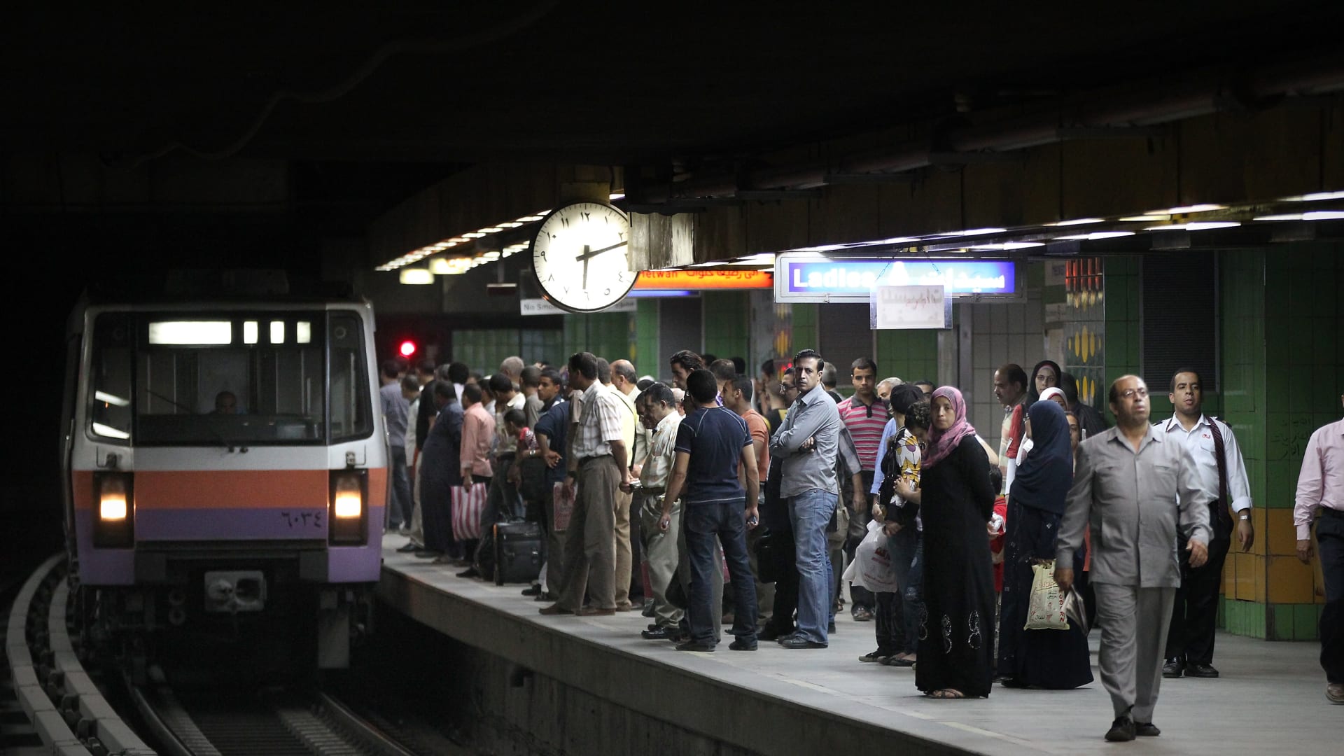 مصر.. الحكومة تعلن اشتراكات جديدة للمترو تشمل خصومات