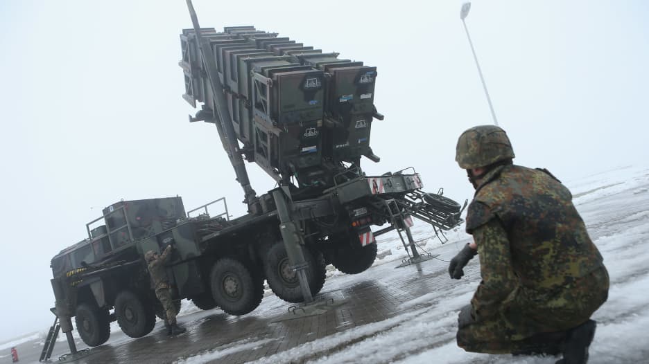 روسيا هددت بتدميرها إذا وصلت أوكرانيا.. هل تغير صواريخ باتريوت الأمريكية مسار الحرب؟