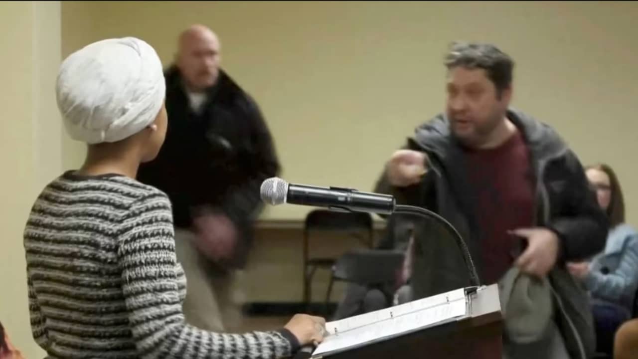 في تصريحات لـCNN.. أول تعليق للنائبة إلهان عمر بعد الهجوم عليها خلال اجتماع جماهيري