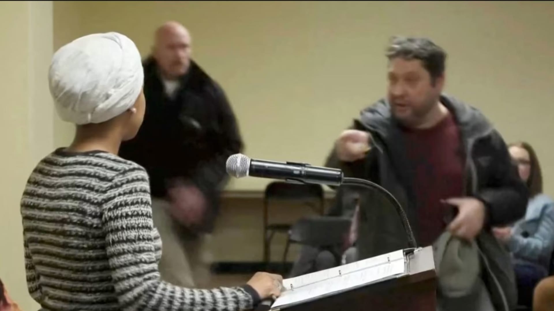 في تصريحات لـCNN.. أول تعليق للنائبة إلهان عمر بعد الهجوم عليها خلال اجتماع جماهيري