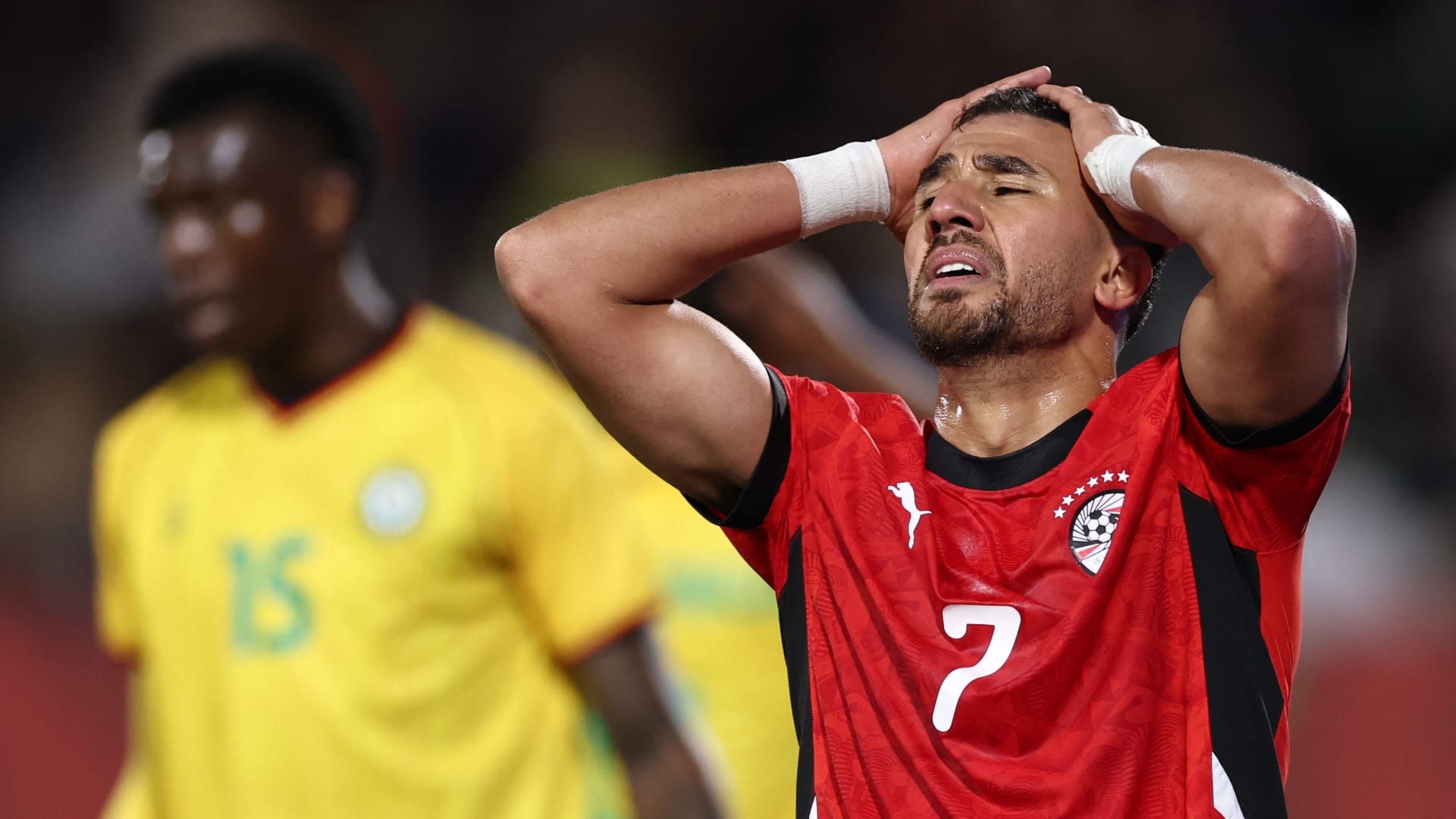 أحدهما بقطع في الرباط الصليبي.. إصابة اثنين من لاعبي مصر