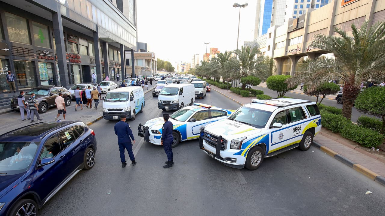 "مارسوا الرذيلة والنصب الإلكتروني".. داخلية الكويت تعلن ضبط 159 شخصا في 49 قضية