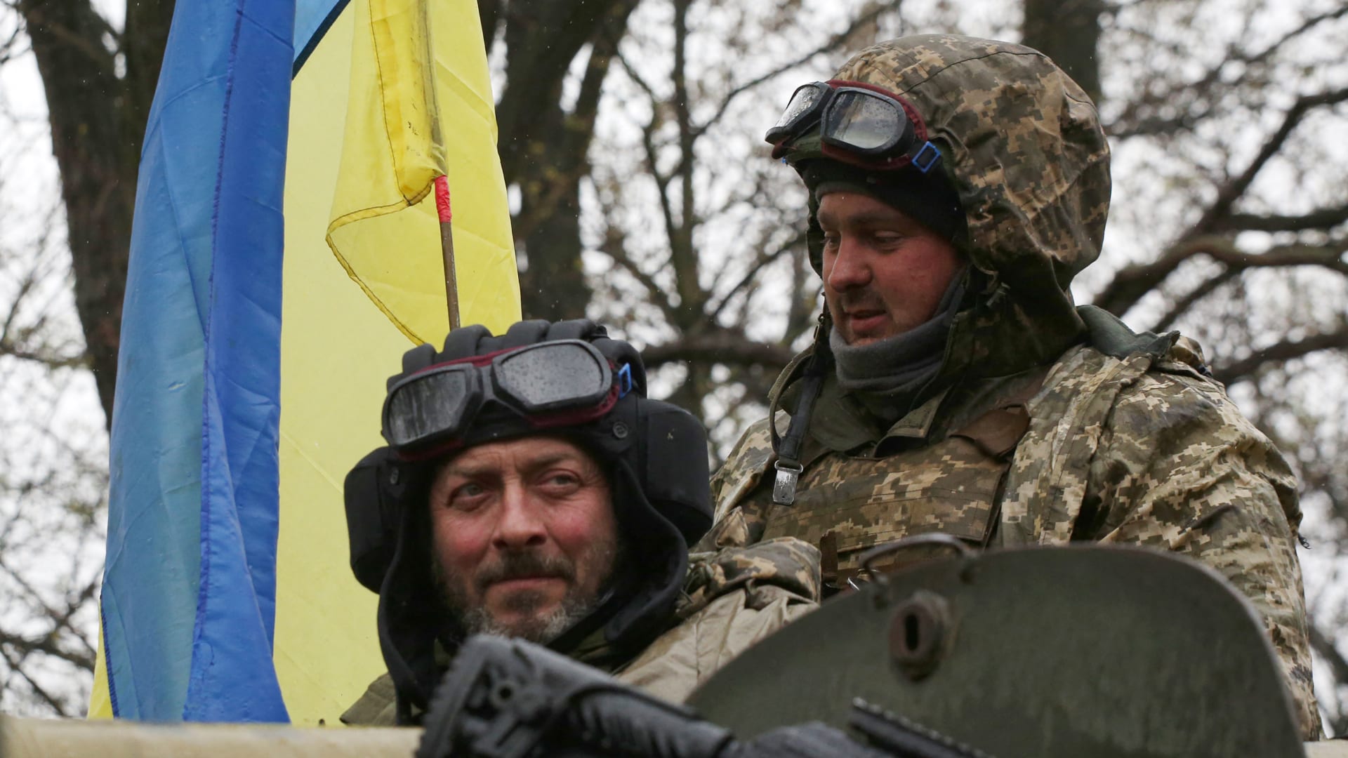 لحظة وصول وحدة عسكرية أوكرانية إلى حدود روسيا.. وهذه رسالتهم إلى زيلينسكي