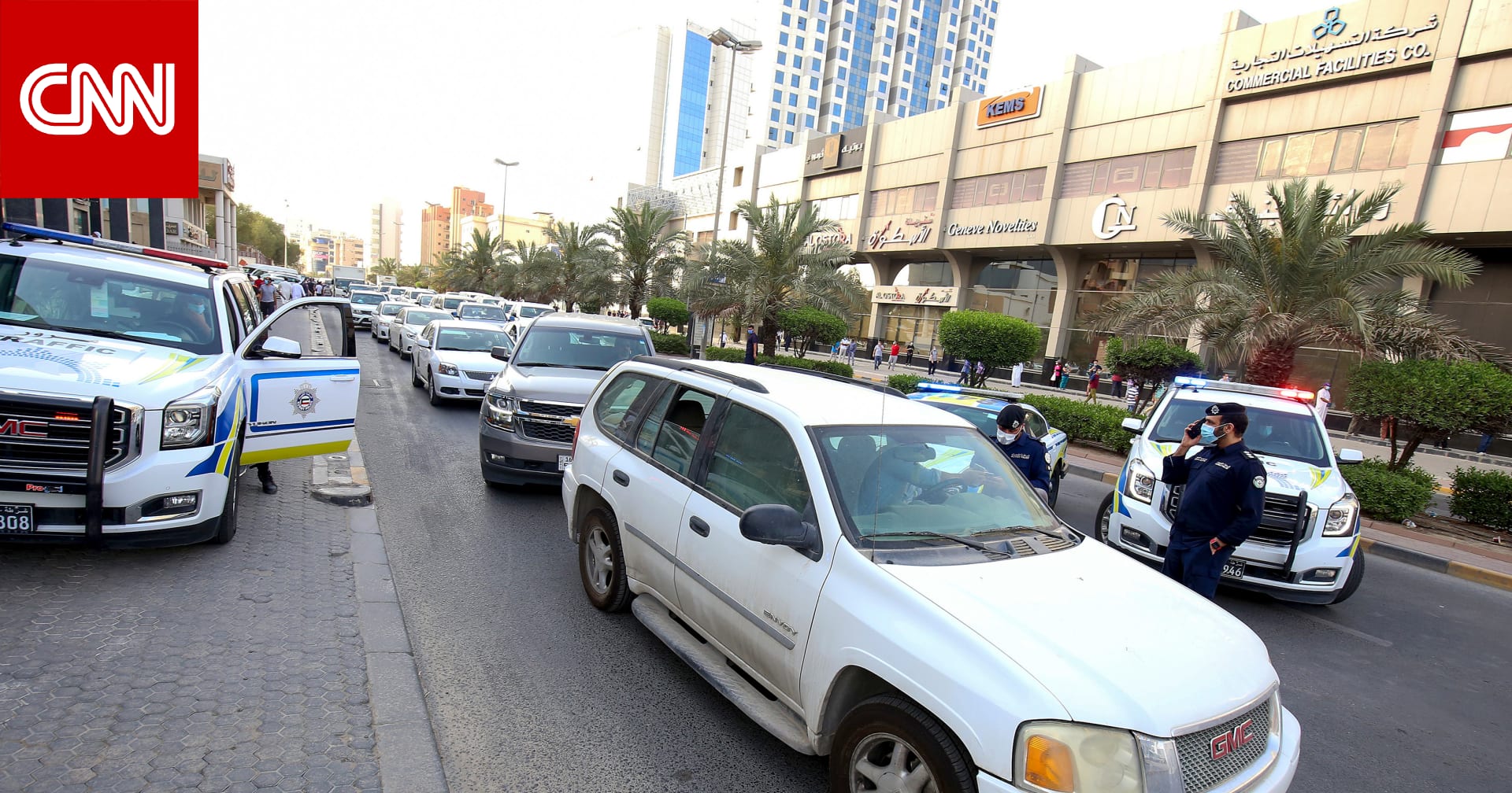 "من جنسيات عربية".. وزير الداخلية الكويتي يشرف على ضبط "تشكيل عصابي دولي منظم"