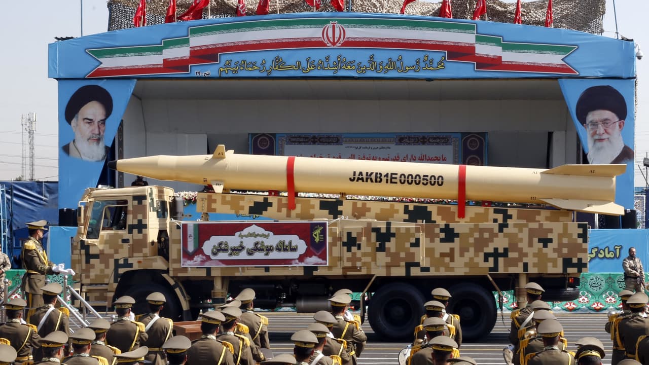 لماذا فرضت أمريكا عقوبات جديدة على برنامجي إيران للصواريخ والمسيرات؟