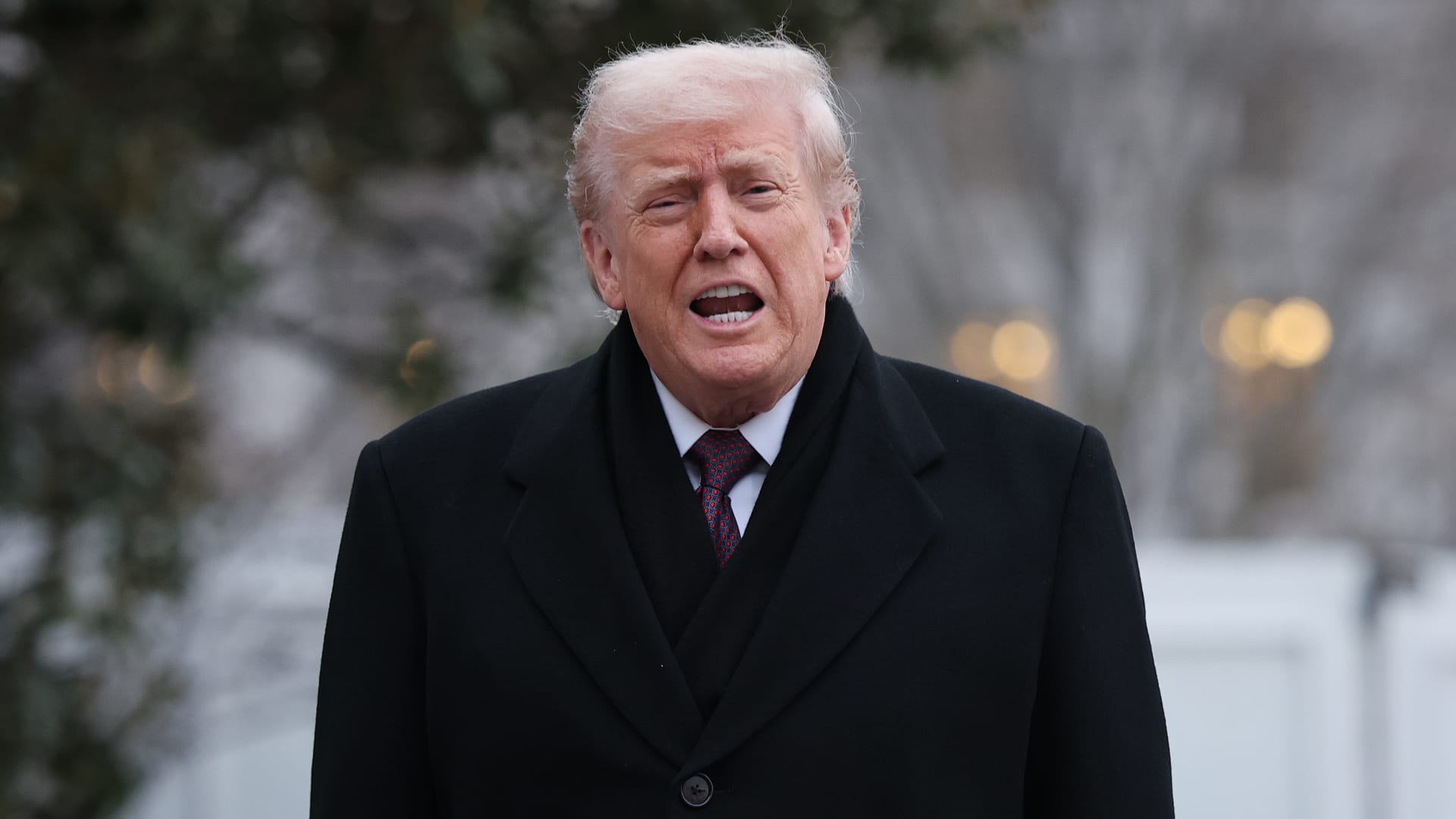 ترامب يجدد مطالبته لفنزويلا بـ"إعادة النفط المسروق".. ومادورو يلجأ إلى الأمم المتحدة