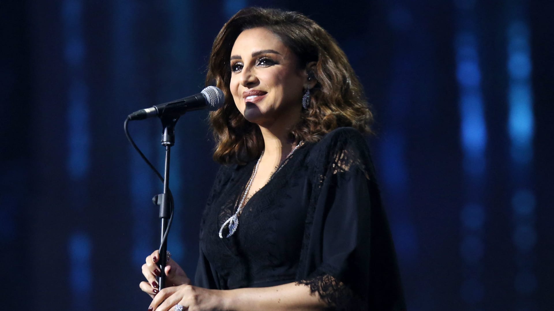 أنغام تعلق على الجدل الدائر حول تكريم نجاة الصغيرة في السعودية: "كفاية فتنة"