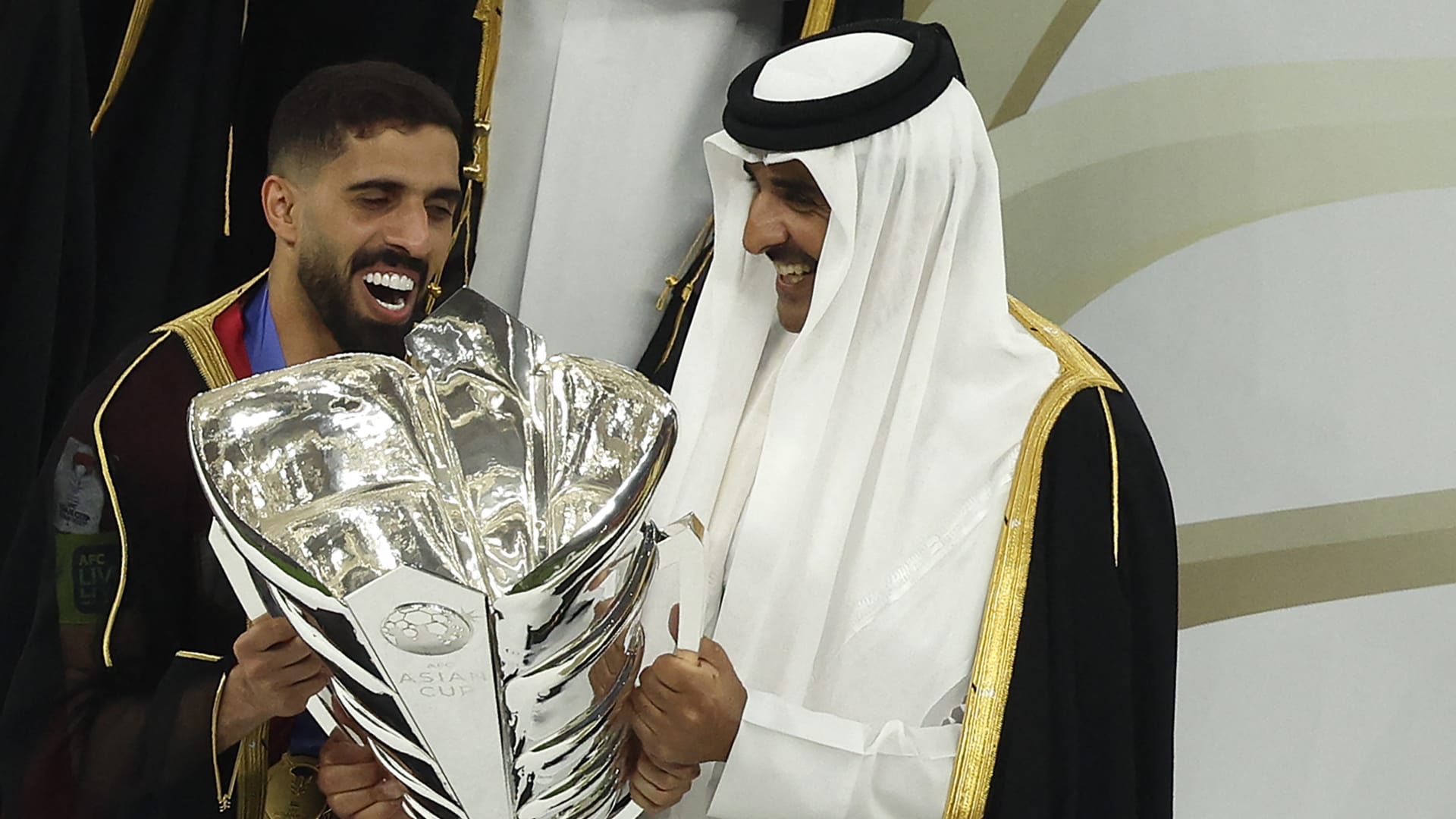 هكذا هنأ أمير قطر منتخب بلاده بعد الفوز بلقب كأس آسيا