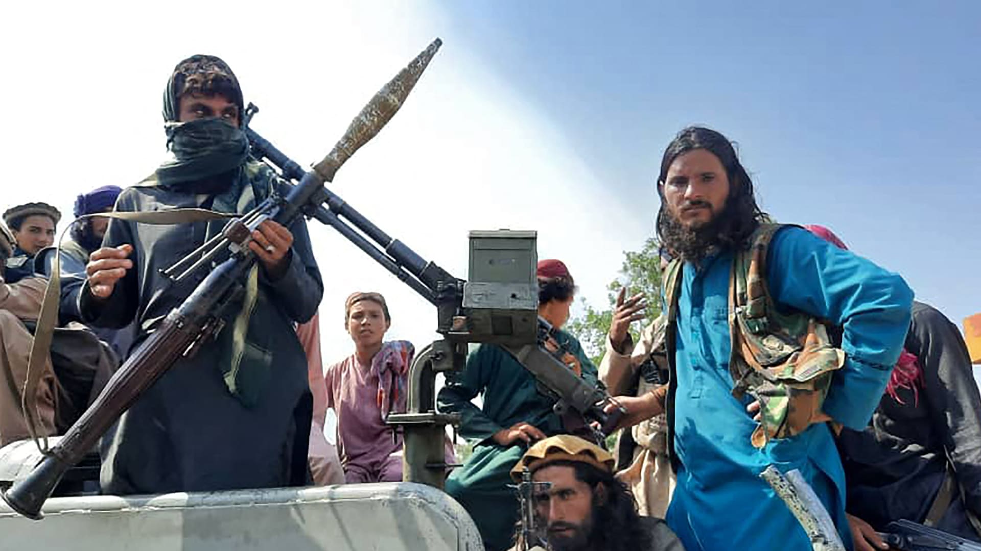 حصري.. CNN تلقي نظرة على غنائم الحرب التي حصدتها طالبان من القواعد العسكرية الأمريكية السابقة