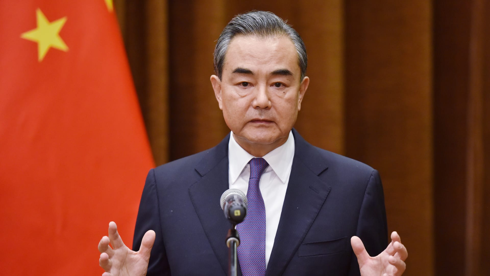 الصين تدعو أمريكا إلى وقف "سياسة الاحتواء" و"البلطجة أحادية الجانب"