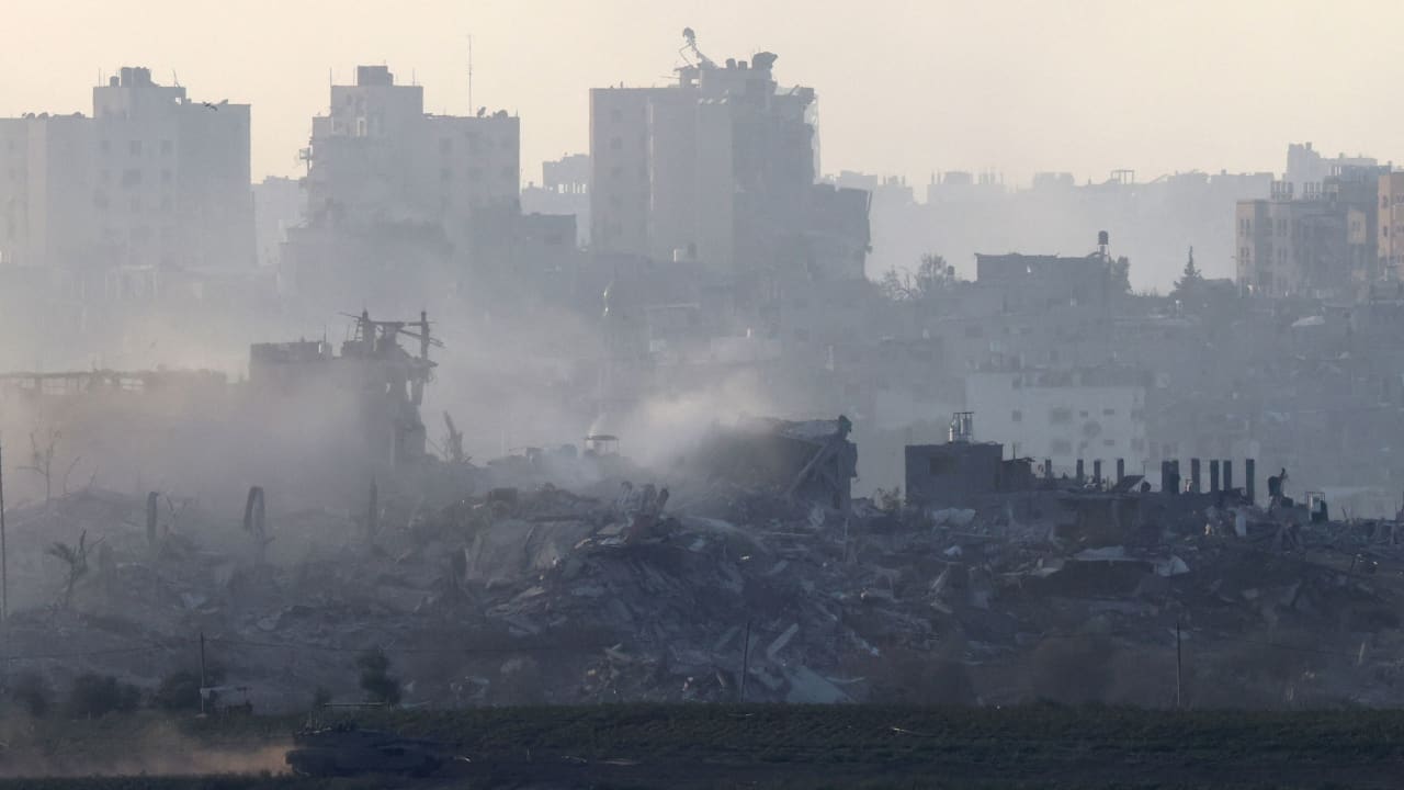 اشتباكات بين إسرائيل وحماس في شمال غزة وسط اتهامات متبادلة بـ"خرق" التهدئة الهشة