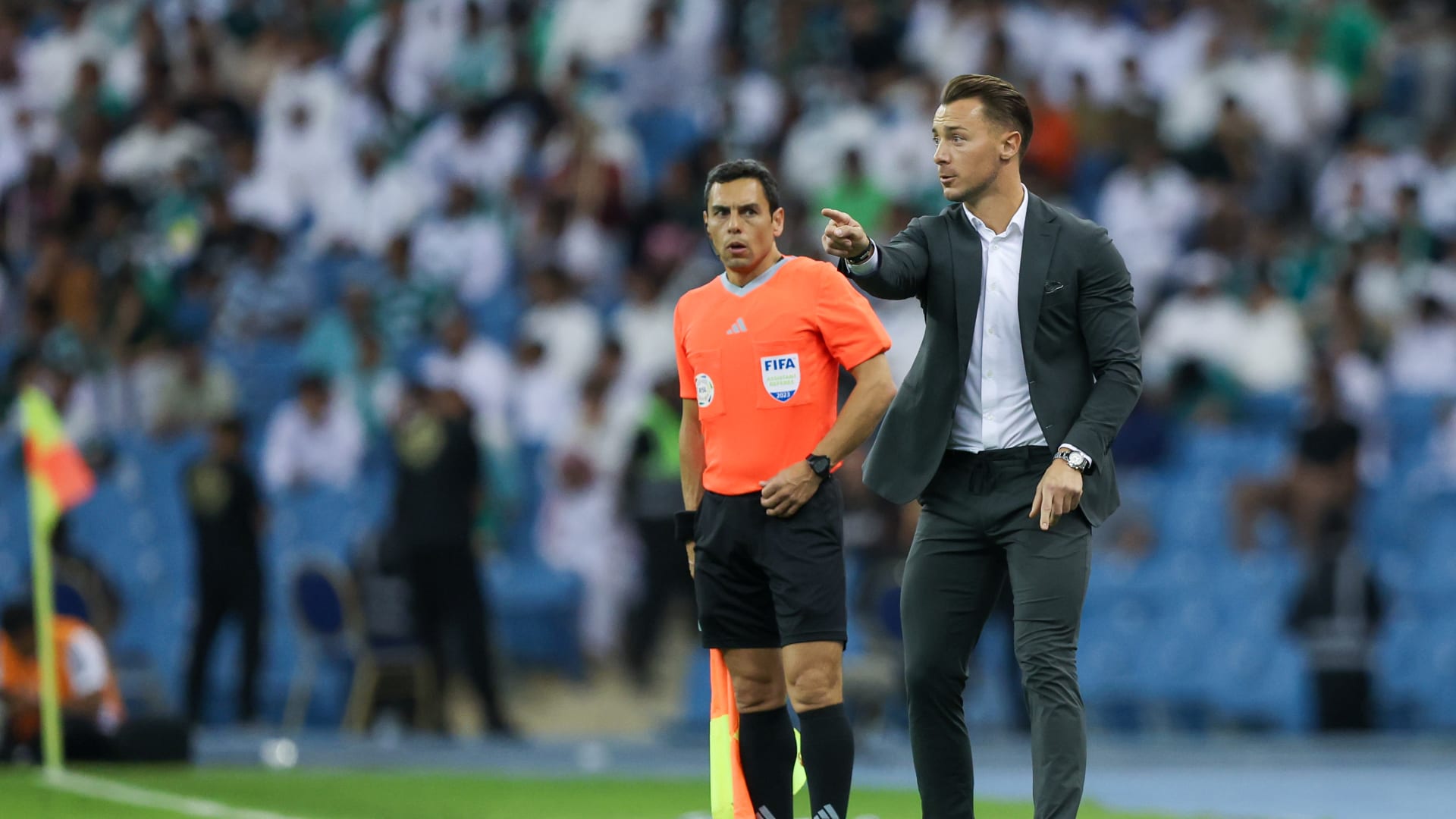 ما مصير مدرب أهلي جدة بعد تذبذب النتائج؟ رئيس النادي يرد 1 ما مصير مدرب أهلي جدة بعد تذبذب النتائج؟ رئيس النادي يرد