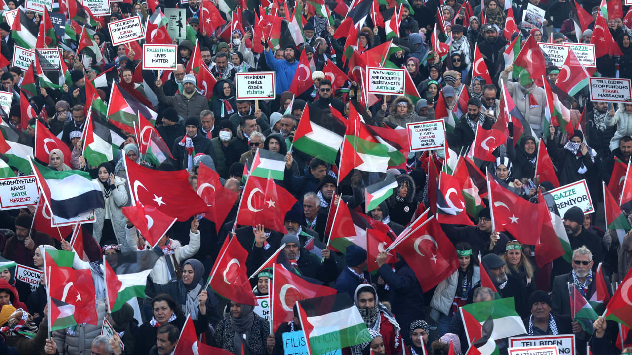 "سجال" بين إسرائيل وتركيا بعد إعلان أنقرة تقيد تصدير المنتجات بسبب "رفض" المساعدات لغزة
