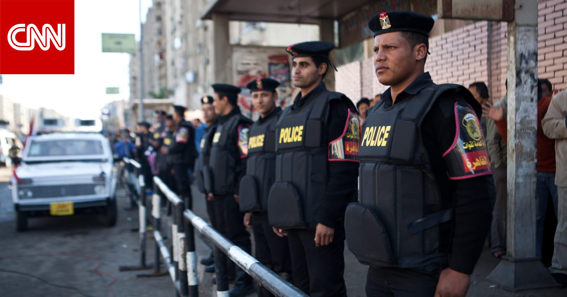 مصر.. فيديو لشخص يضرب والدته بمساعدة زوجته والداخلية تعلق