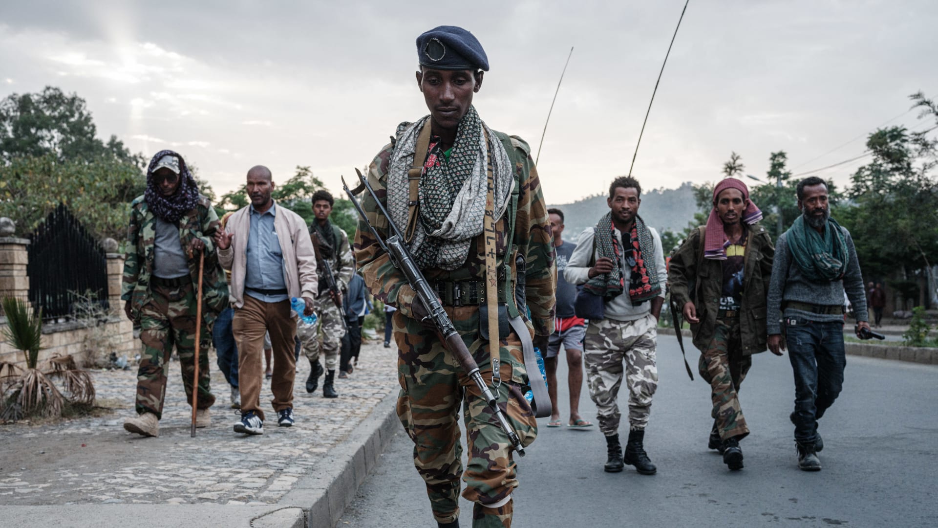المتمردون على مشارف عاصمة إثيوبيا.. هل بات انهيار الحكومة وشيكًا؟ 