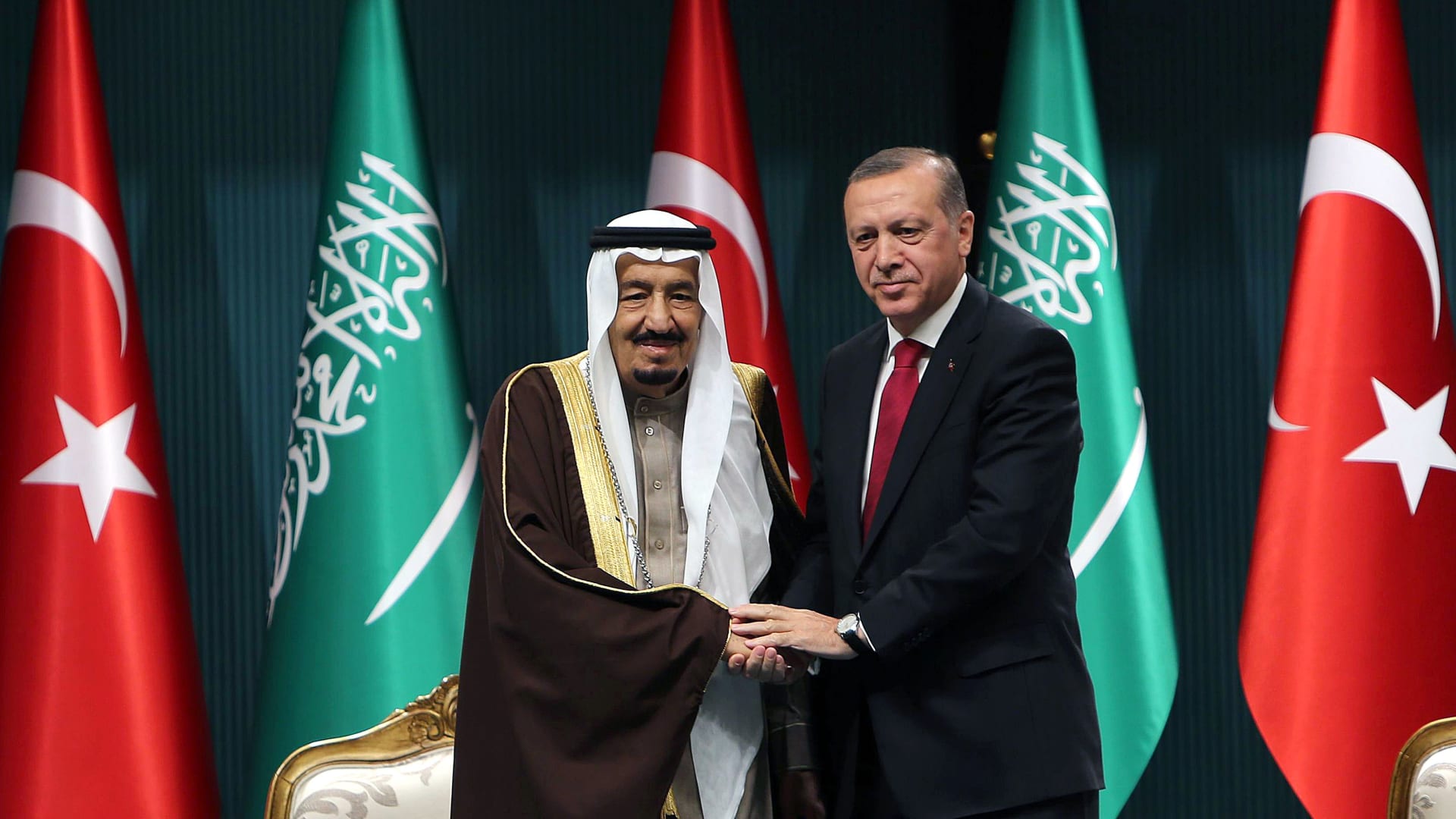 الملك سلمان وولي العهد السعودي يعزيان أردوغان بضحايا "انفجار تقسيم"