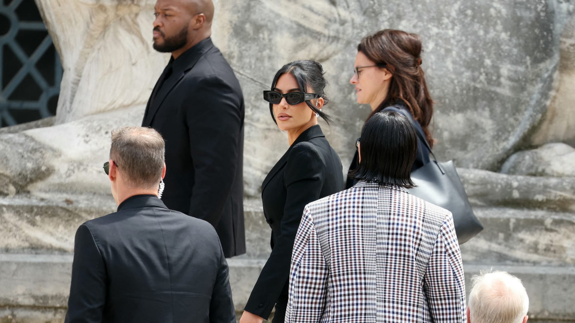 يورو واحد فقط.. محكمة فرنسية تمنح كيم كارداشيان تعويضاً عن حادث سطو