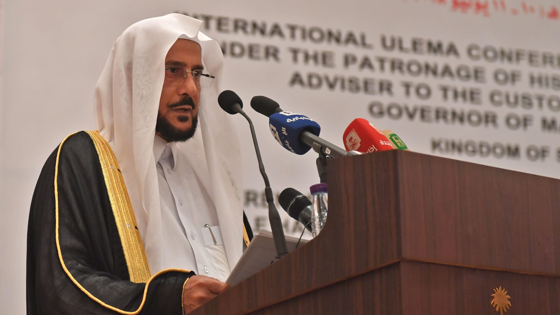 السعودية.. وزير الشؤون الإسلامية يتحدث عن نهاية زمان الدعاة "الممثلين والمهرجين"