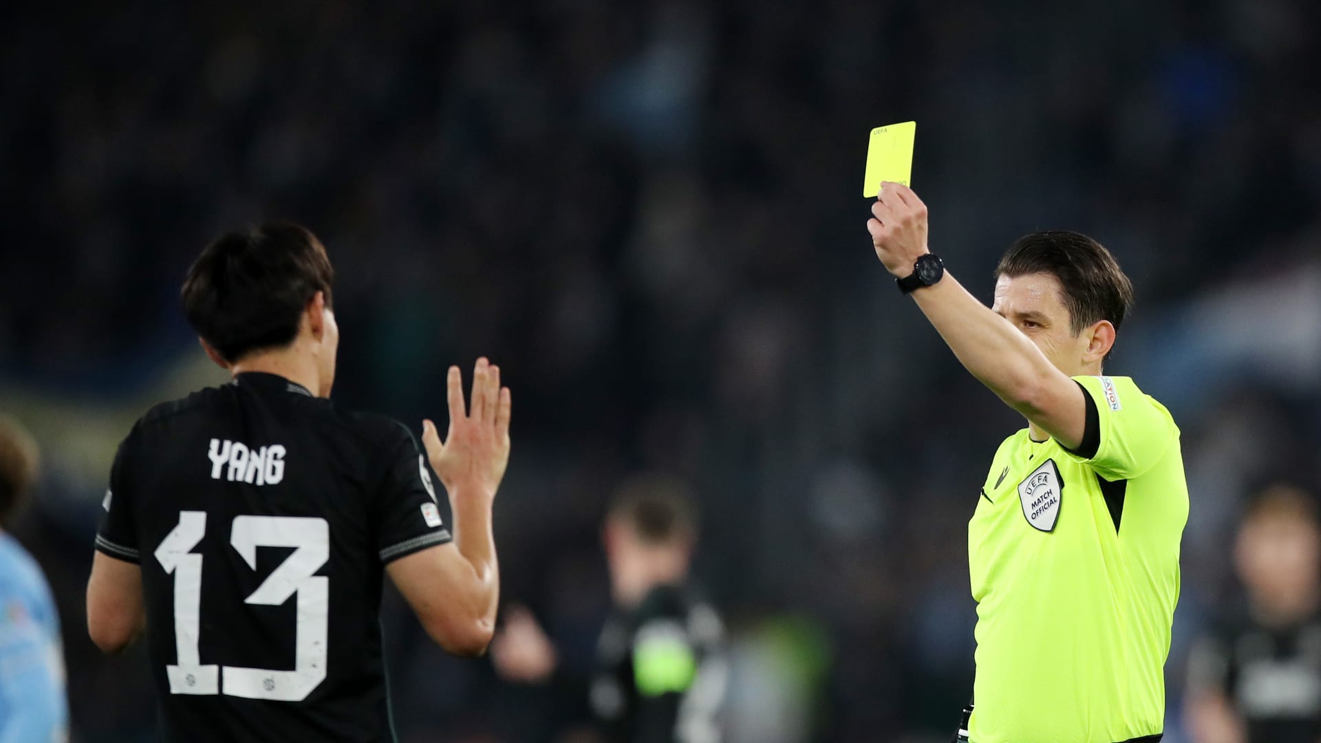 بعد أن تعرض للضرب من رئيس ناد وتورمت عينه.. الكشف عن الوضع الصحي للحكم التركي ميلر