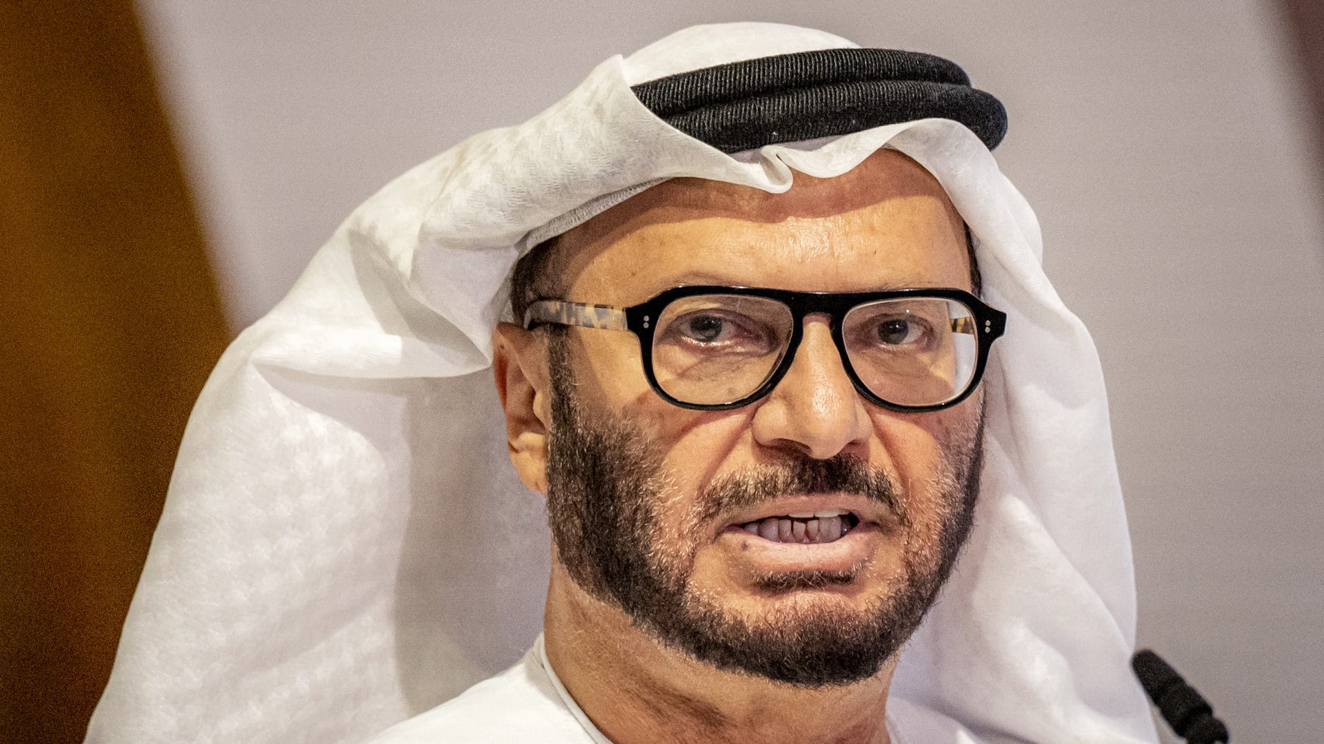 "تغيب عن العديد من القادة حتى اليوم".. قرقاش يشيد بـ"بديهية استراتيجية" لدى السادات في "حرب أكتوبر"