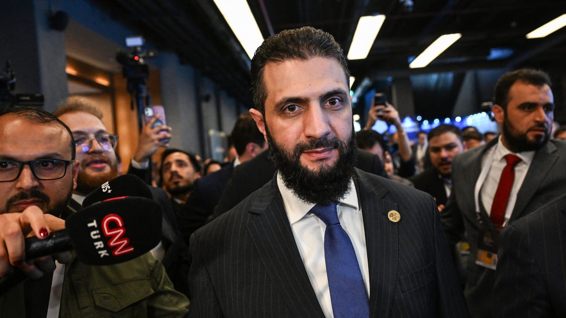 "خطاب تاريخي من أحمد الشرع إلى أهل اليمن".. ما حقيقة الفيديو الرائج؟