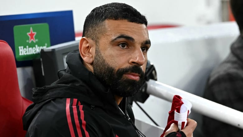 تداول لقطة لمحمد صلاح ومواطنه أحمد المحمدي خلال مباراة ليفربول وأستون فيلا