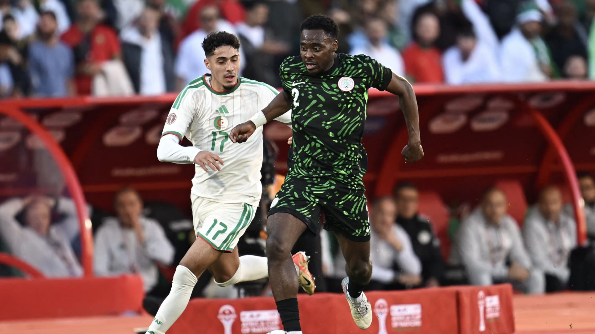 "كاف" يفرض 7 عقوبات على منتخب الجزائر بعد أحداث مباراة نيجيريا