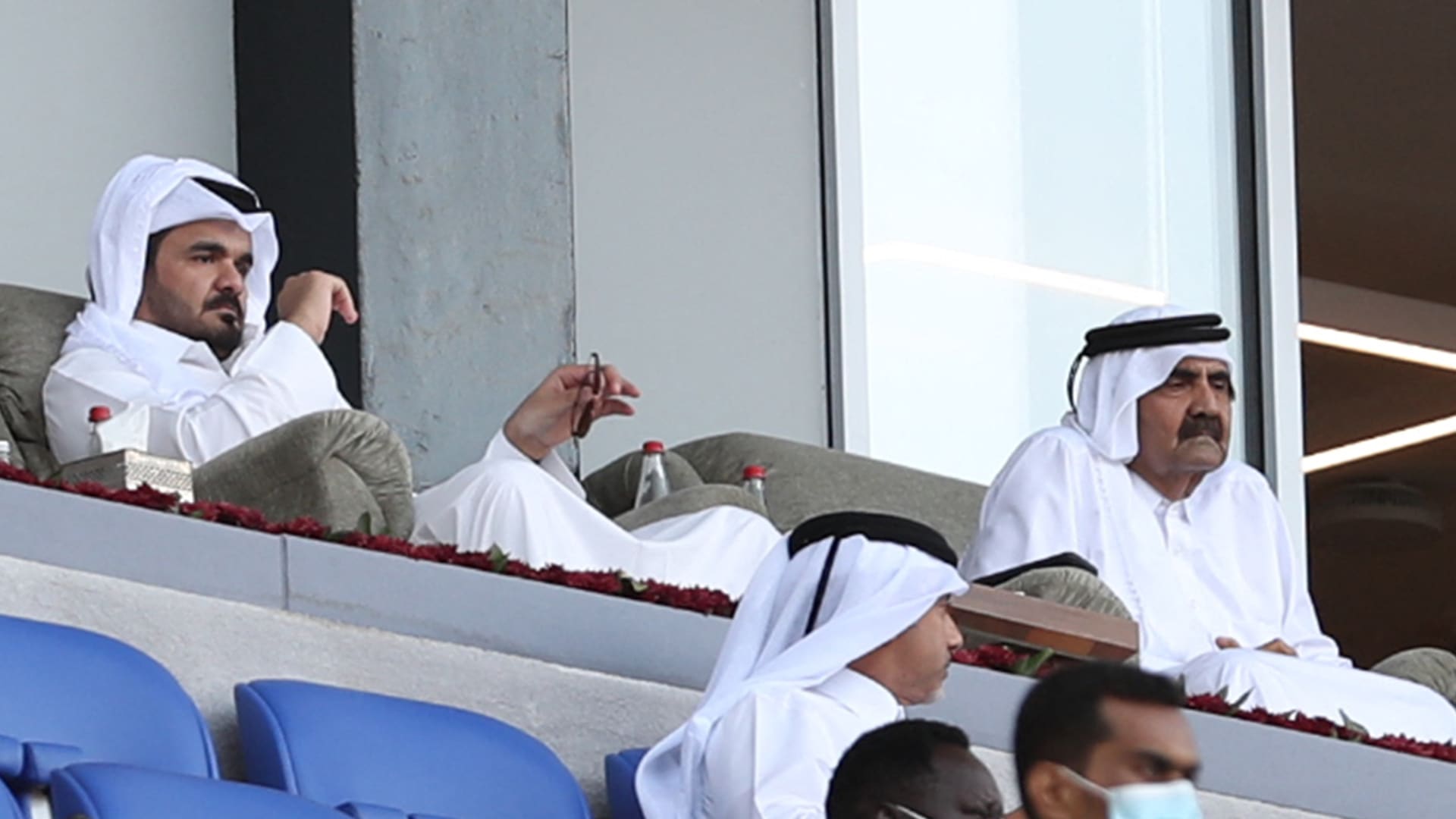 قطر.. تفاعل على لقطة الشيخ جوعان مع الأمير الوالد بمباراة المنتخب والشيخة مريم تعلق 1 قطر.. تفاعل على لقطة الشيخ جوعان مع الأمير الوالد بمباراة المنتخب والشيخة مريم تعلق