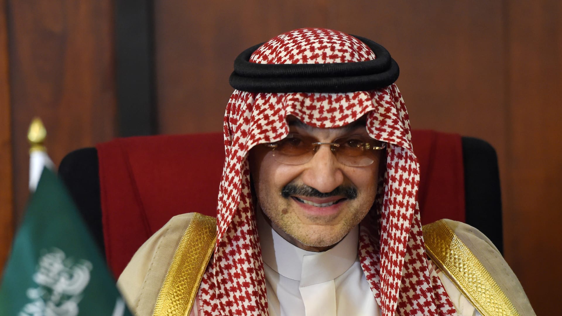 بشأن تسريح موظفي تويتر.. الأمير السعودي الوليد بن طلال يوجه رسالة لإيلون ماسك