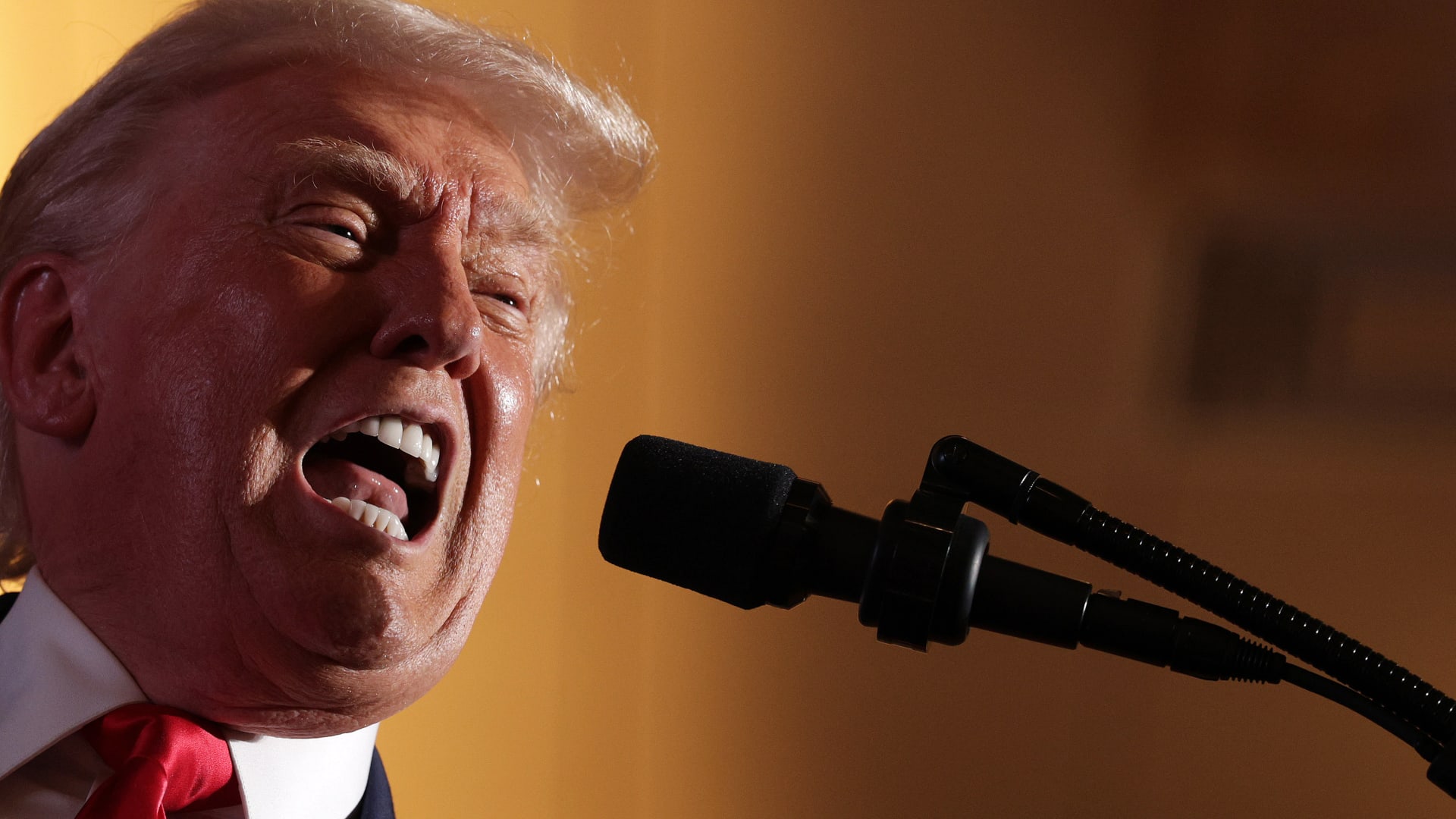 ترامب: الصومال "أسوأ دولة في العالم".. وإلهان عمر"لا تفعل شيئا سوى التذمر"