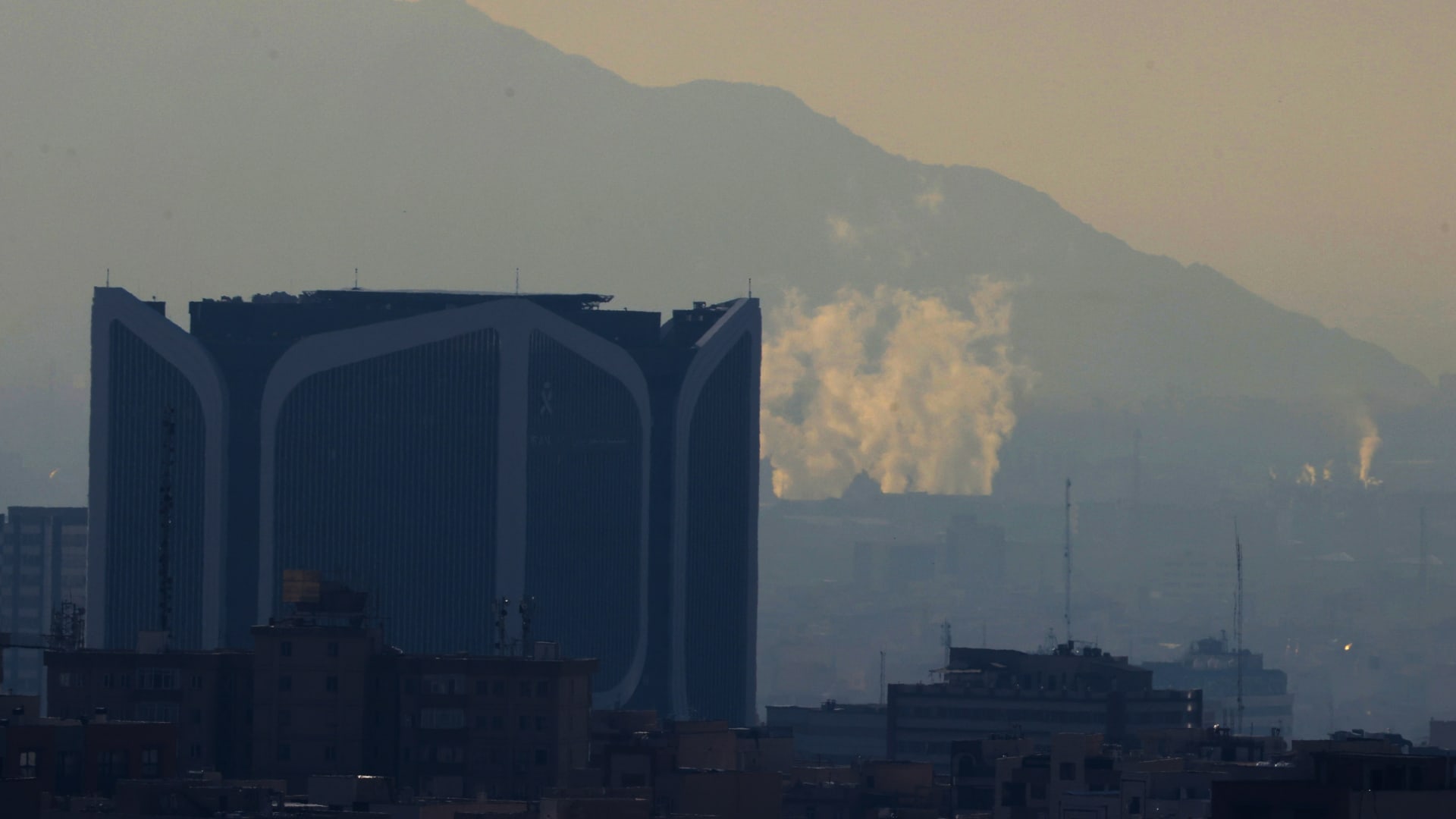 إيران تعلن مقتل وزير الدفاع ورئيس أركان القوات المسلحة