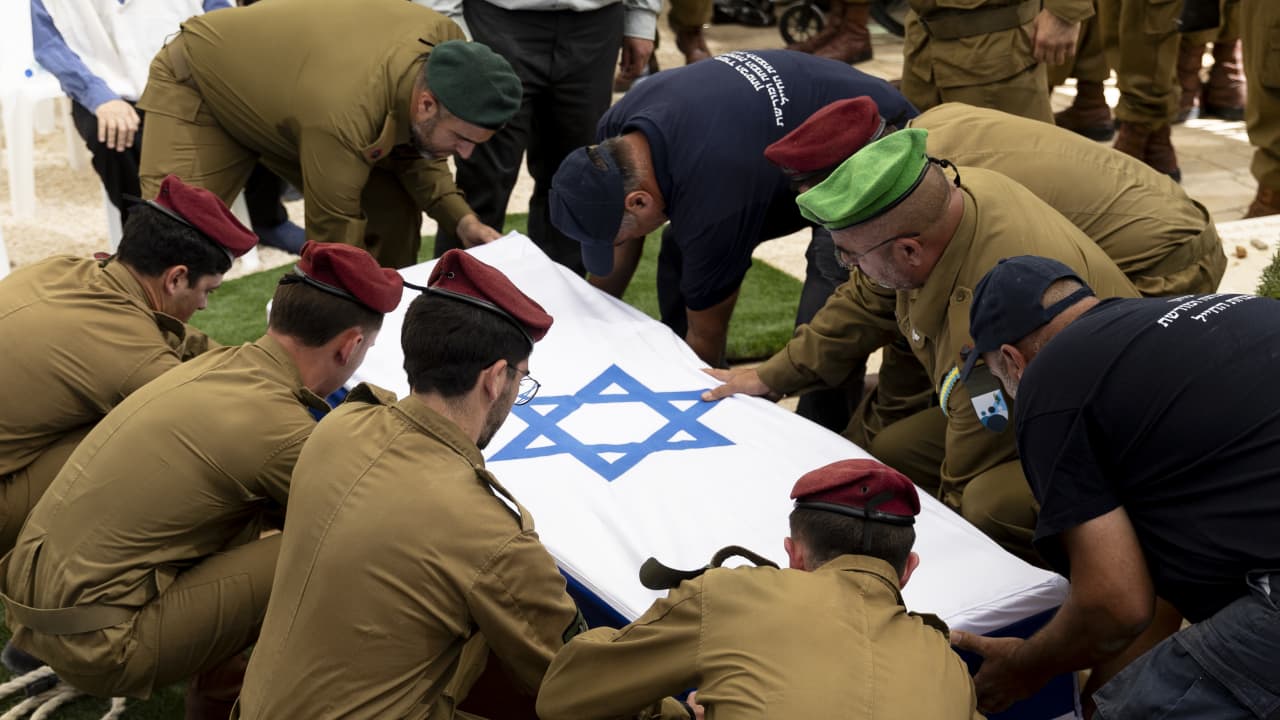 الجيش الإسرائيلي يعلن مقتل جنديين بعمر 20 عاما بانفجار في رفح السبت